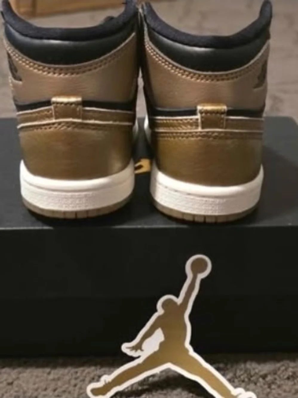 Nike Men’s Black & Metallic Gold Low-Top Sneakers
